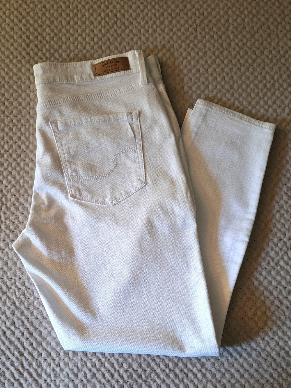 Signature Levi's Modern Skinny Crop | 98% Cotton | Size 10 | White